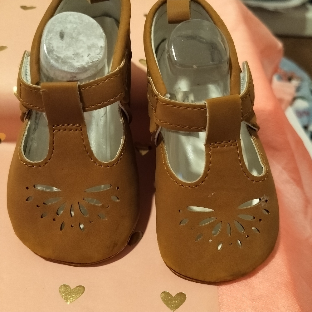 Baby girl Mary Jane tan dress shoes 9-12 months